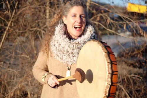 Raphaela with shaman drum 25-08-2023 4625 (2)